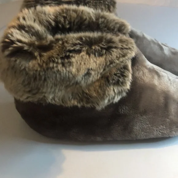 Woman’s fur slippers - Picture 4 of 8